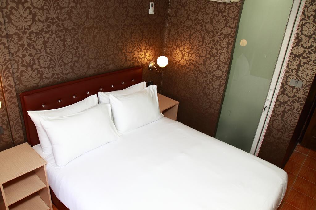 Harrys Suite Hotel Бангкок Номер фото