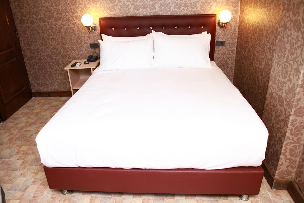 Harrys Suite Hotel Бангкок Екстер'єр фото