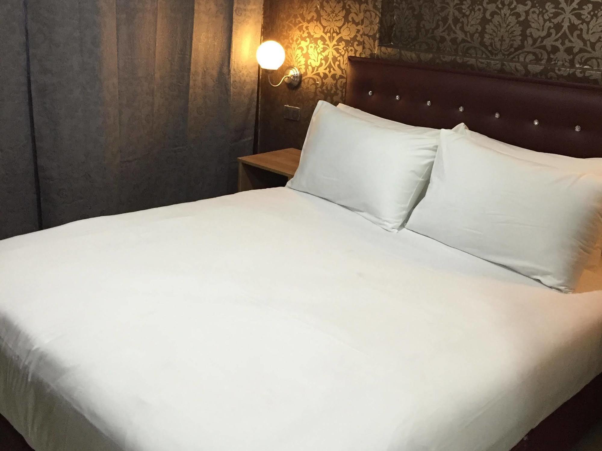 Harrys Suite Hotel Бангкок Екстер'єр фото