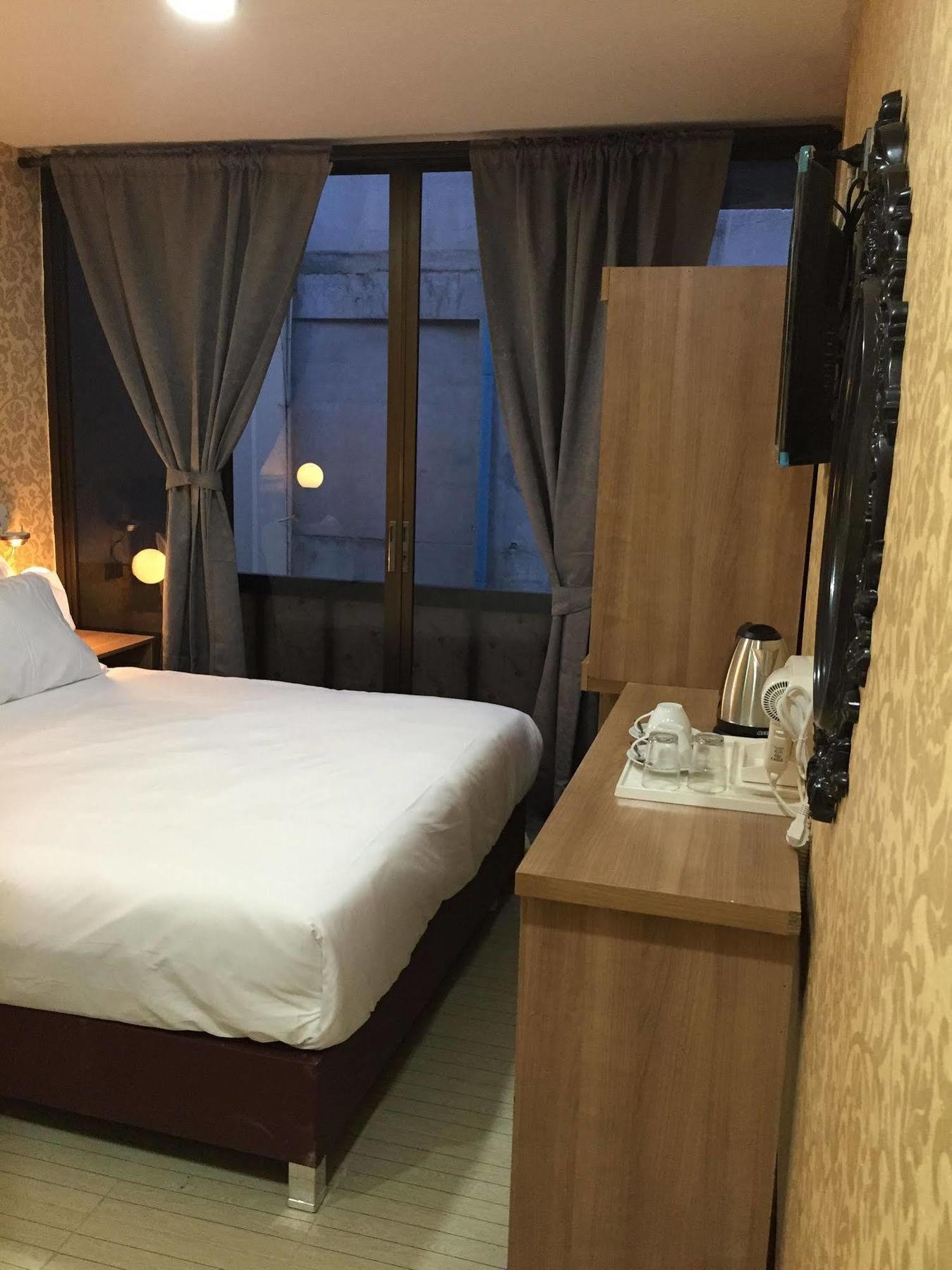 Harrys Suite Hotel Бангкок Екстер'єр фото