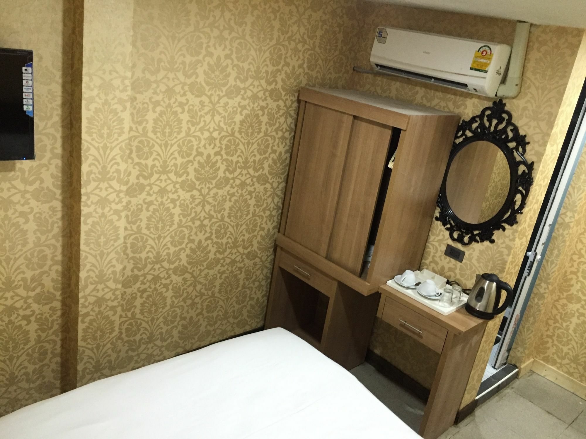 Harrys Suite Hotel Бангкок Екстер'єр фото