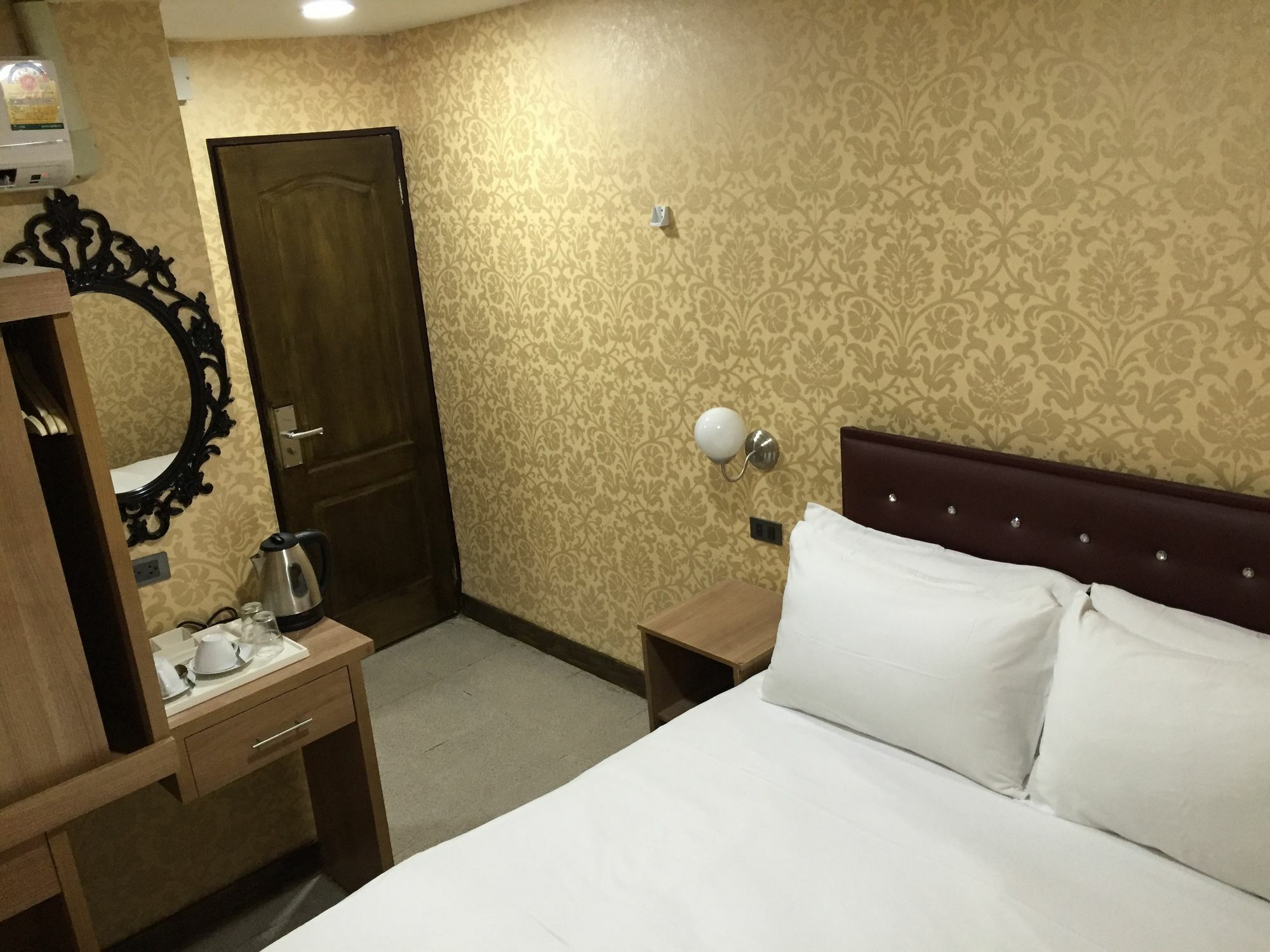 Harrys Suite Hotel Бангкок Екстер'єр фото