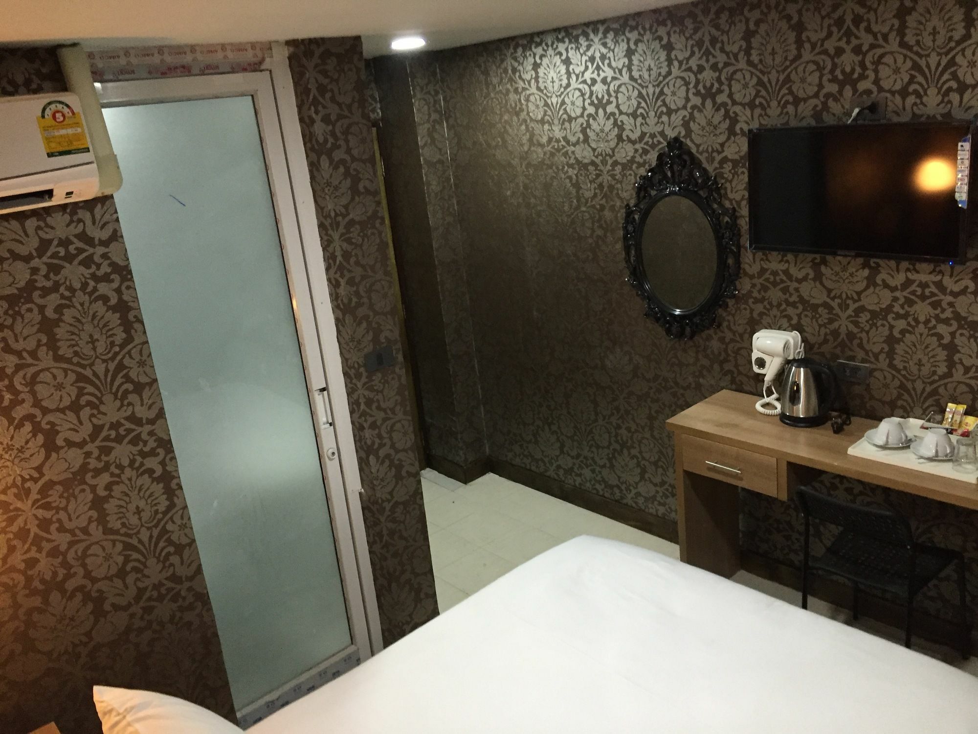 Harrys Suite Hotel Бангкок Екстер'єр фото